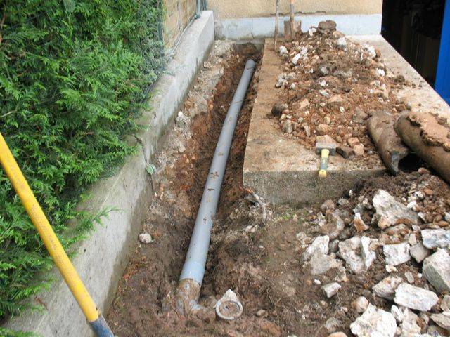 terrassement-pour-branchement-egout-640w.jpg